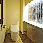 間接照明とタイルでホテルライクなトイレに