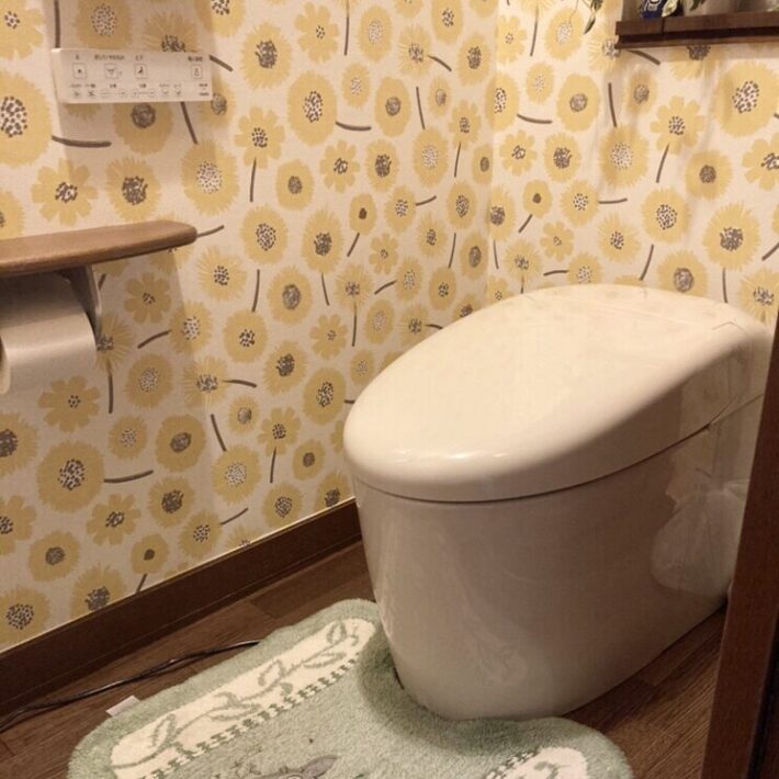 北欧ナチュラルな壁紙でトイレの雰囲気一新〈横浜市青葉区〉