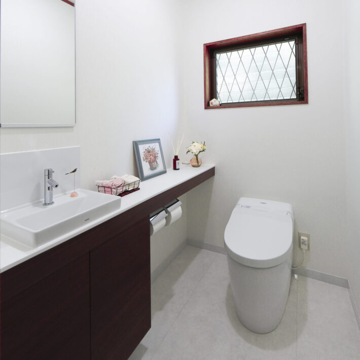 入口の高い広々トイレを実現