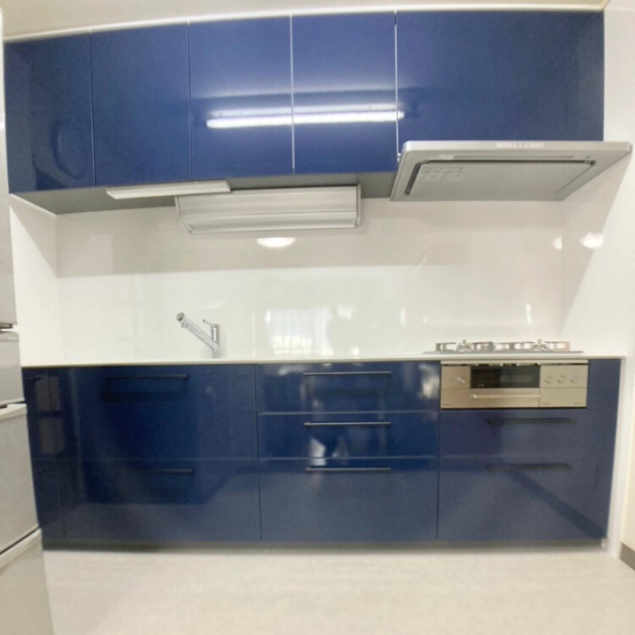 自然と収納が整うスタイリッシュなキッチンへリフォーム