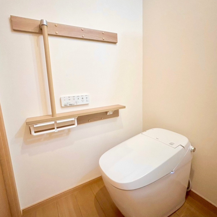 暮らしに寄り添う、二世帯住宅の安心トイレリフォーム