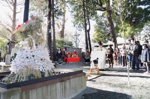 お子さまと一緒に伝統行事を体験♪～　星川杉山神社のどんど焼き　～
