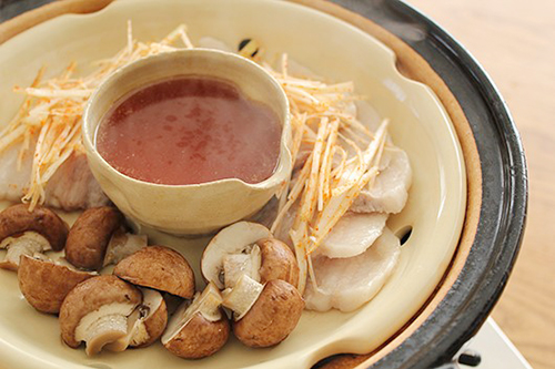 韓国料理をお鍋にアレンジ！寒い日はピリ辛の「サムギョプサル風蒸し鍋」