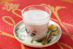 ご家庭で“タピる”あったかスイーツ♪～あずきとバナナのチェー～