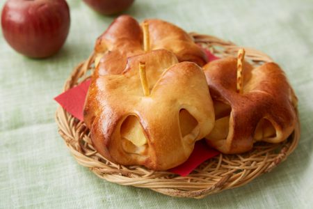 おうち時間に本格的なパン作り！　～「りんごぱん」のレシピ～