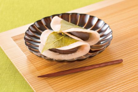 フライパンでつくる「さくら餅」 関東と関西の違いと由来