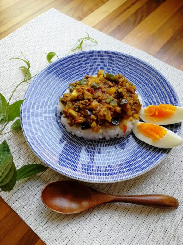 夏バテ防止に！食欲アップ食材たっぷり～夏野菜ドライカレーのレシピ～