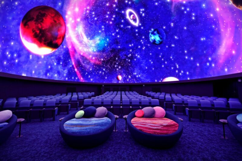 臨場感ある映像とストーリーで星空を楽しむ「コニカミノルタプラネタリアYOKOHAMA」