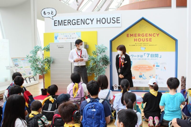 横浜市立荏田東第一小学校の4年生にエマージェンシーハウスを見学いただきました