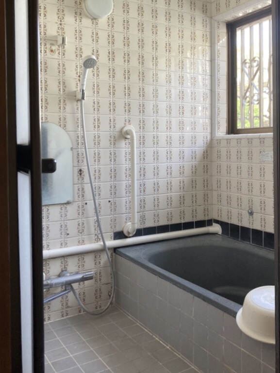 bathroom_before