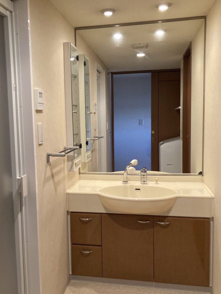 washroom_before