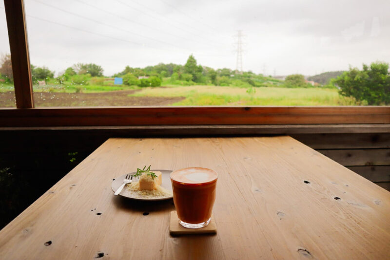 まるで避暑地に来たみたい！都会の喧騒を忘れ、至福のひとときを楽しめる「杜cafe」