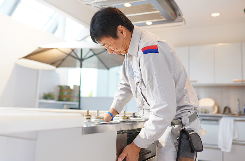 東京ガス製品のガス機器設置スタッフ