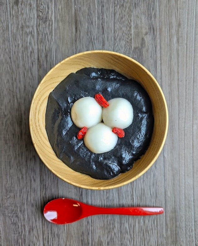 【レシピ】ふわふわ豆腐白玉の黒ごま汁粉