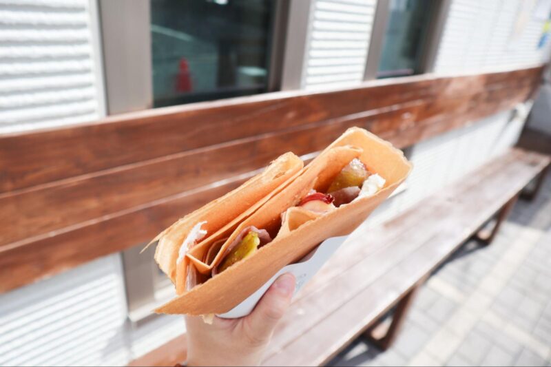 「パリッ、もちっ」——行列ができる住宅街の焼きたてクレープ店「イシイクレープ」