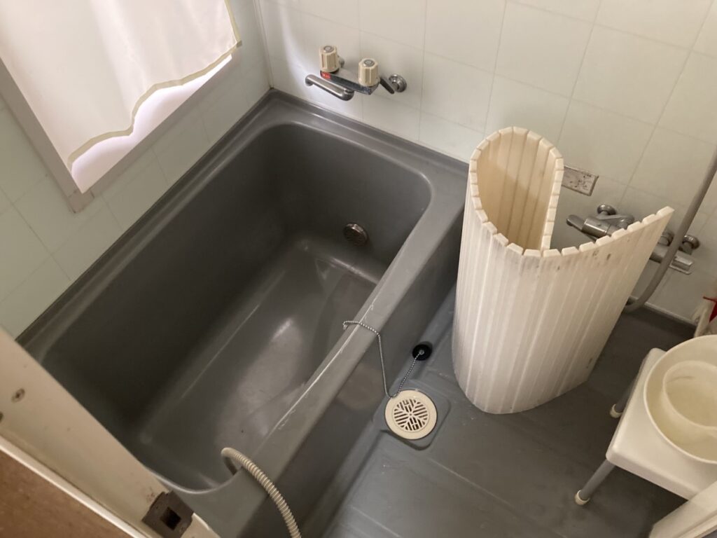 bathroom_before