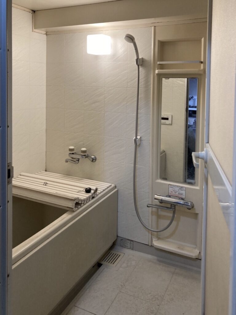 bathroom_before