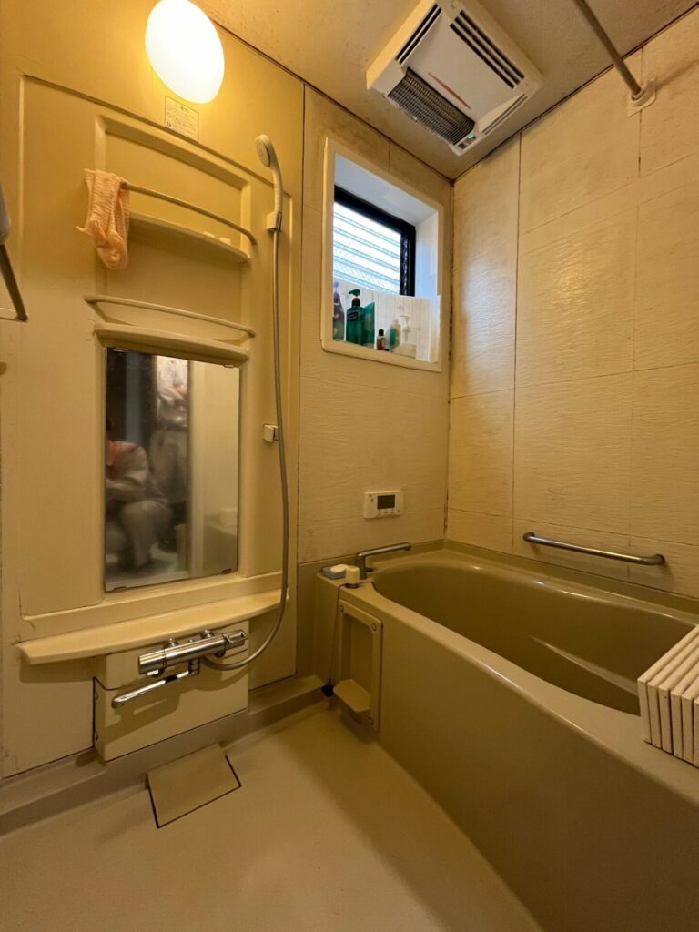 bathroom_before