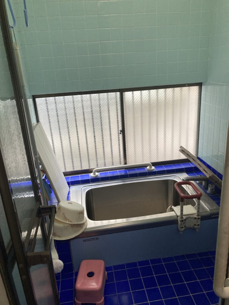 bathroom_before